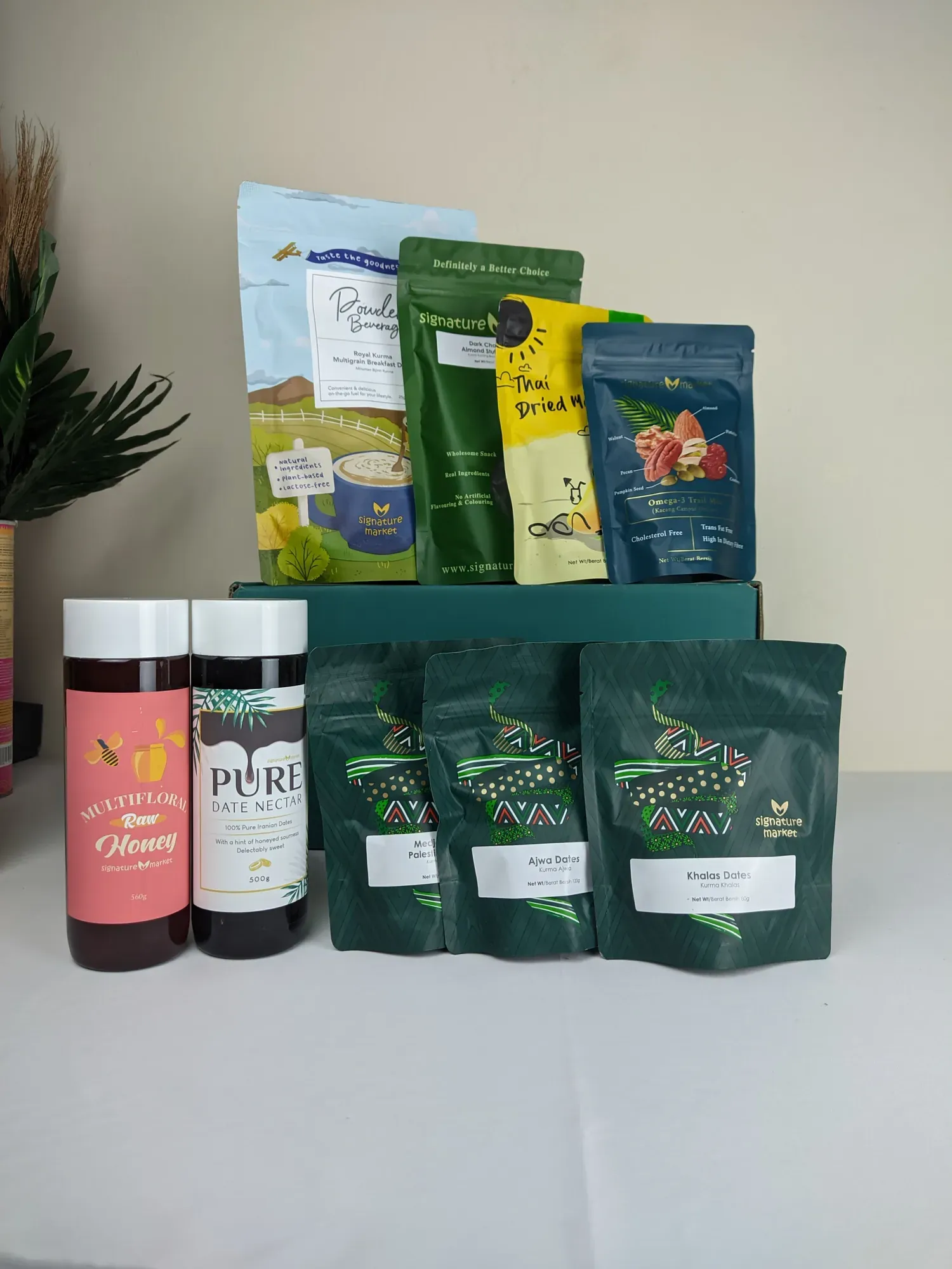 Signature Market Raya hamper