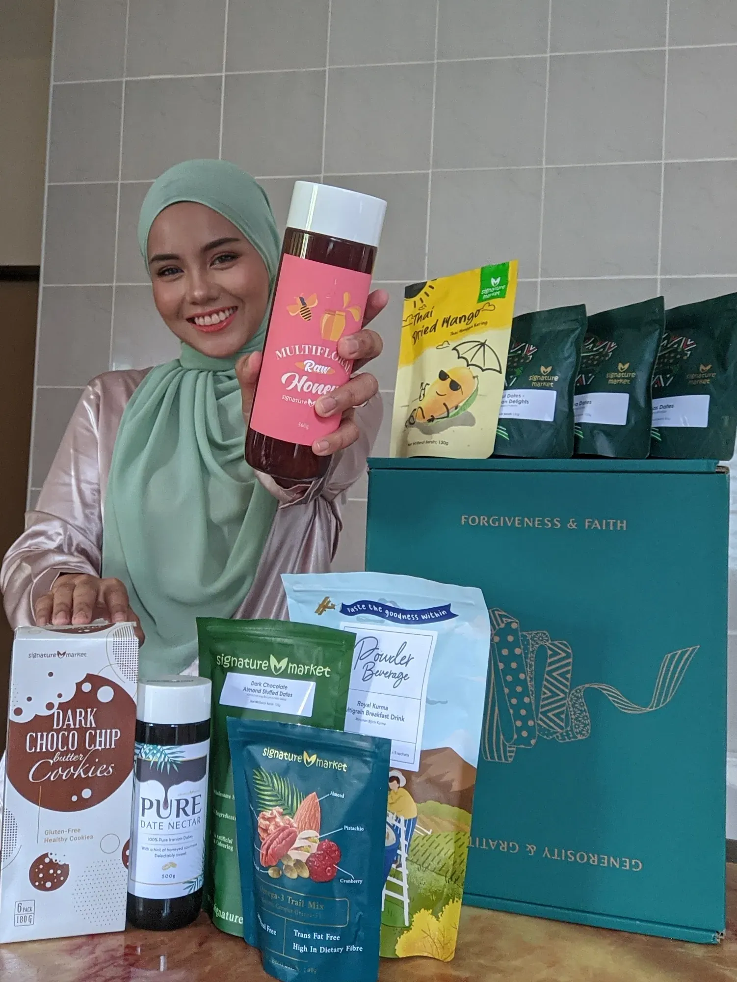 Signature Market Raya hamper